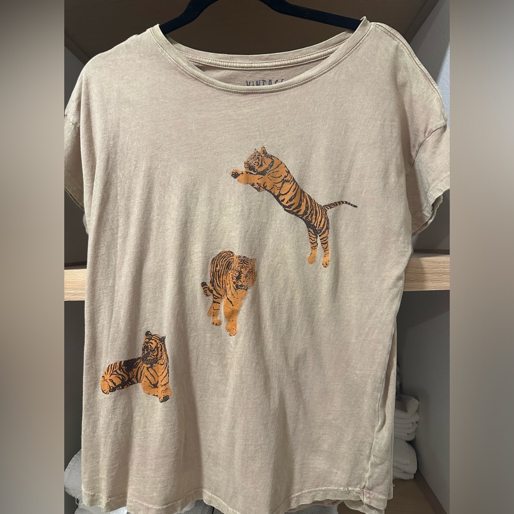 NWOT Vintage Tiger Tee